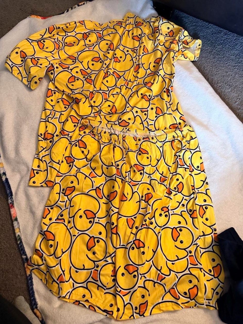 Yellow Duck Print Men's Lounge Set - Short Sleeve Top & Shorts